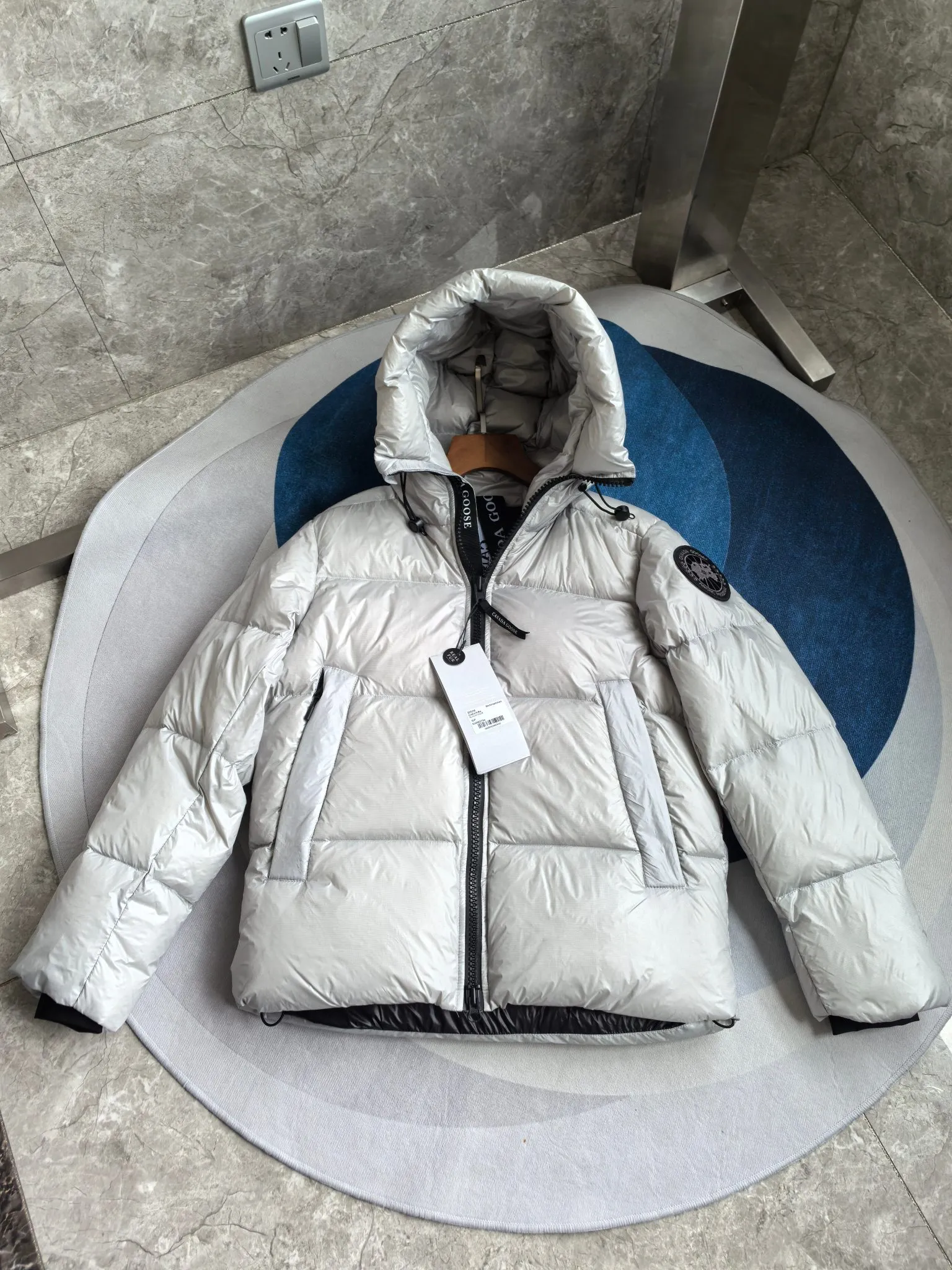 P760 2252M Crofton Puffer Unisex Jacket Down Jacket. Color: gray black label. Size: S M L XL XXL.
